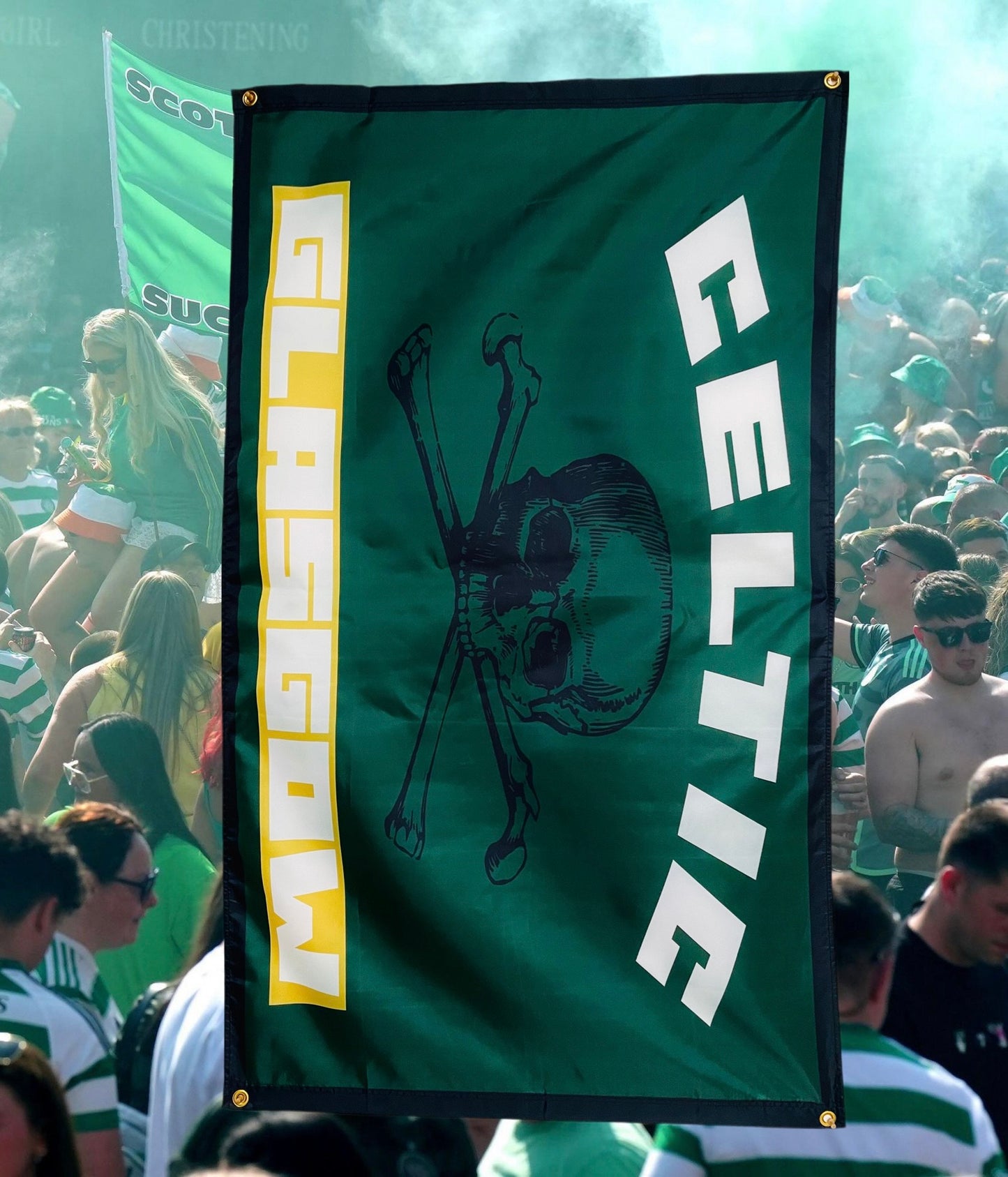 'CELTIC - GLASGOW' CROSSBONES FLAG - GREEN